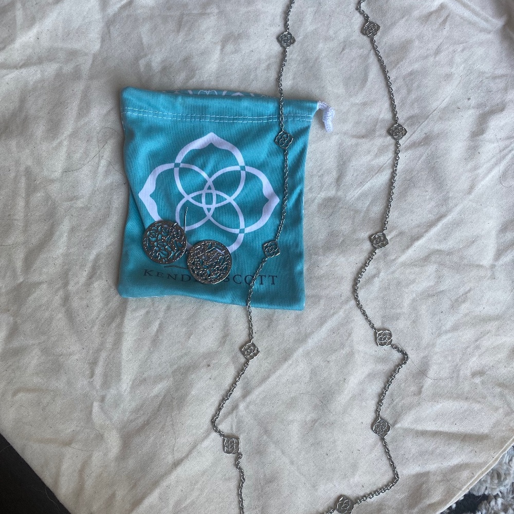 Kendra Scott necklace and earring set